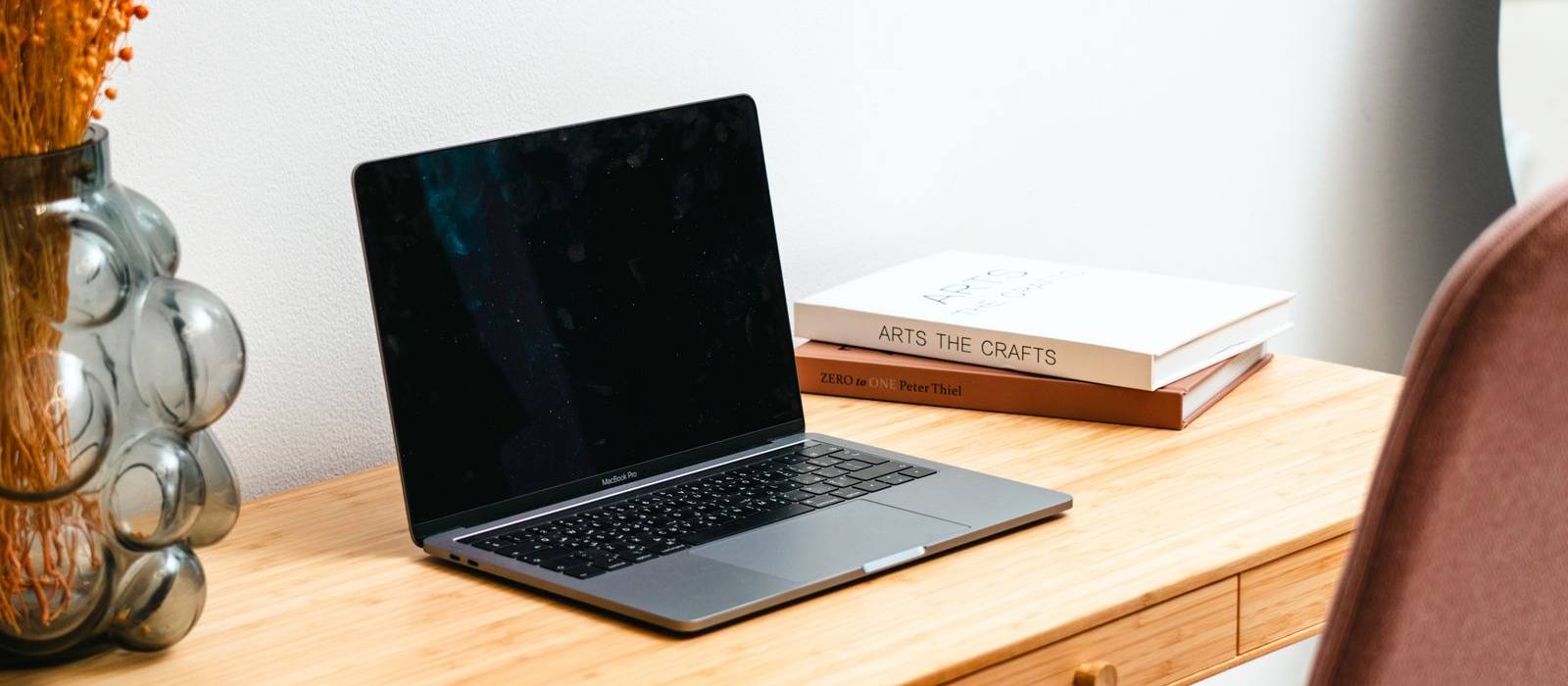 Laptop screen extender blog background: laptop on a home office desk